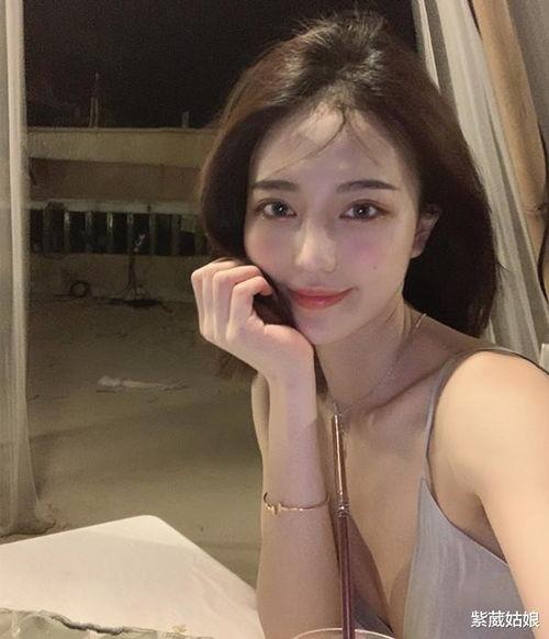 放荡女网红图片